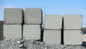 Dans le domaine de la construction, évaluer avec précision la quantité de béton nécessaire est un enjeu fondamental pour garantir la réussite et la pérennité d’un chantier. Que vous soyez un professionnel chevronné ou un particulier entreprenant des travaux, savoir […]