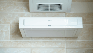 Chaque salle de bain dégage après son usage une quantité importante de vapeur d’eau, souvent invisible mais bien présente. Ce phénomène presque anodin au quotidien peut rapidement devenir un cauchemar si l’air humide stagne. Les murs se dégradent, les odeurs […]