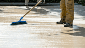 Redonner un éclat neuf à un béton extérieur n’est pas seulement une question d’esthétique, c’est aussi une étape cruciale pour protéger la surface des aléas climatiques et prolonger sa durée de vie. Avec les bonnes techniques et un choix judicieux […]