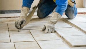 La pose de carrelage demeure une solution privilégiée pour les travaux de rénovation et de construction en 2025. Grâce à sa durabilité, son esthétisme et ses nombreuses déclinaisons, ce revêtement de sol séduit toujours autant les particuliers comme les professionnels. […]